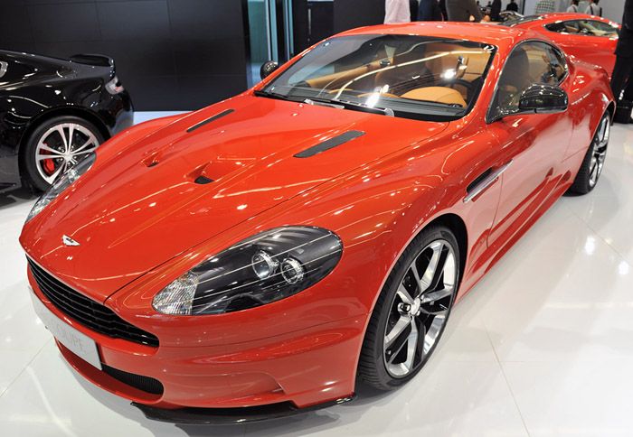 Στη Φρανκφούρτη βρέθηκε η Aston Martin DBS Carbon Edition τόσο σε coupe όσο και σε cabrio (Volante) έκδοση.